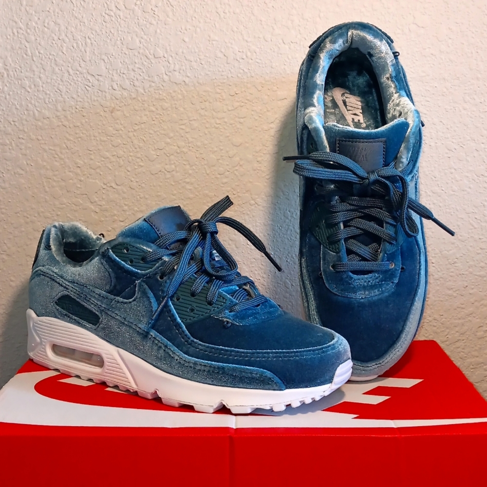 Nike AirMax, size 8.5, Ash Green.